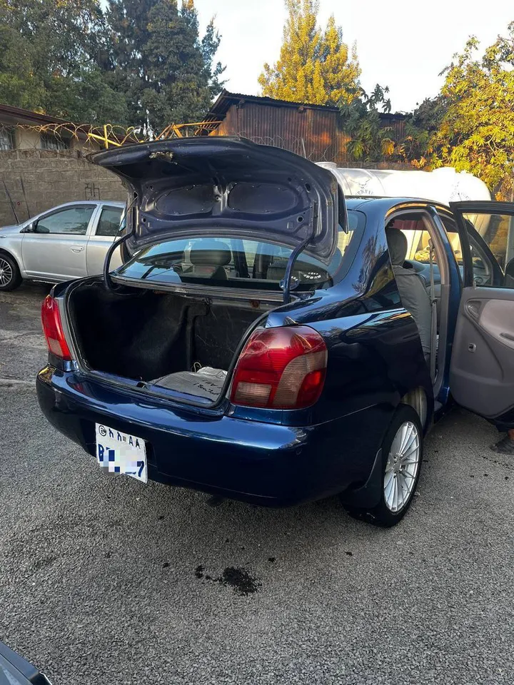 Toyota Platz 2001 Automatic 1.0L – photo 4
