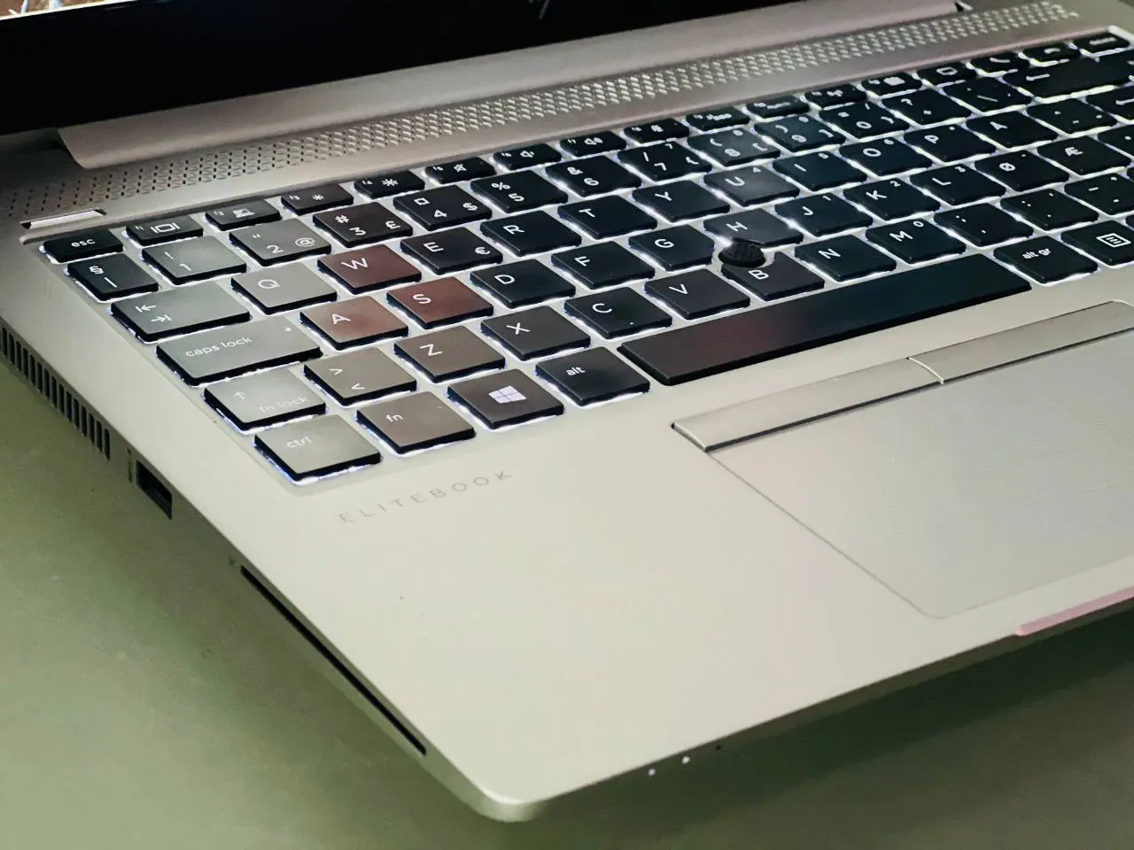 HP EliteBook 840 G5 Touchscreen Laptop – photo 5