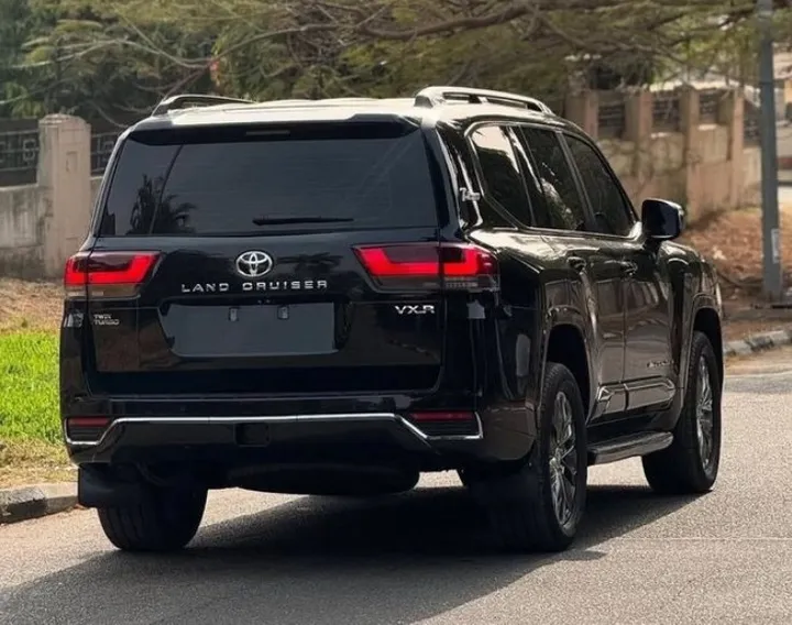 Toyota Land Cruiser V6 VXR 2023 – photo 8