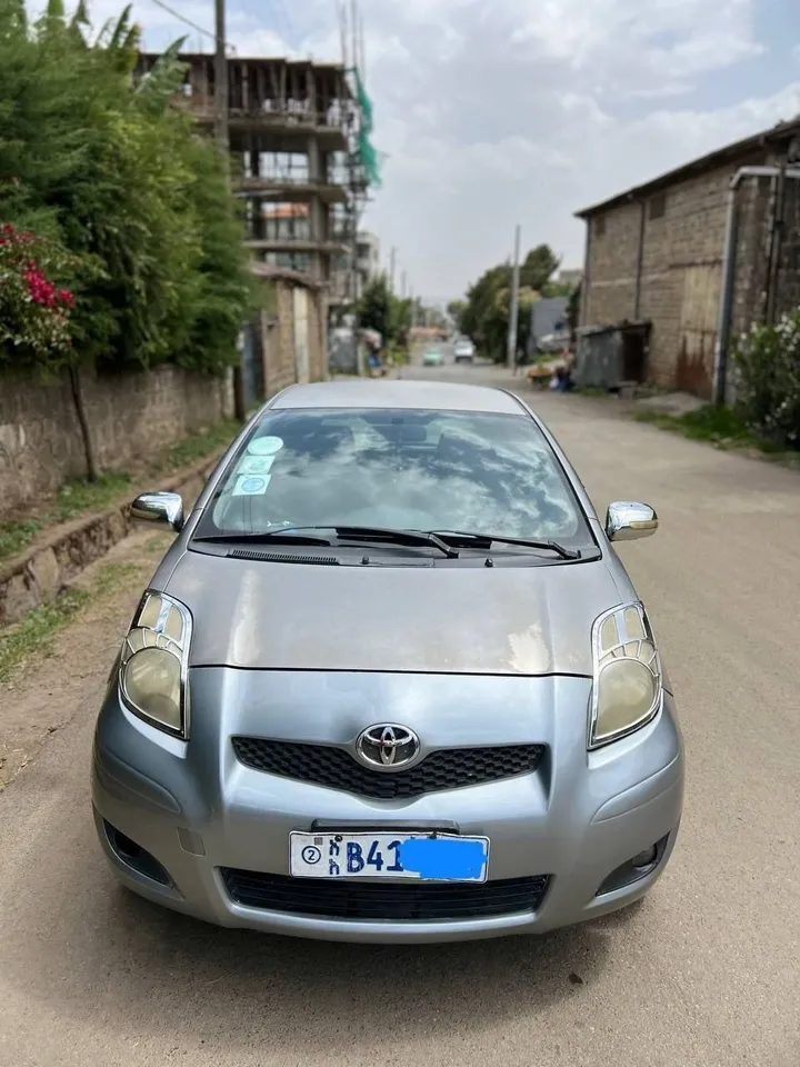 Toyota Yaris Compact 2010 – photo 4