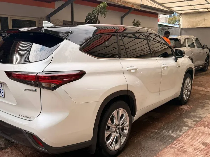 Toyota Highlander Limited 2024 – photo 3