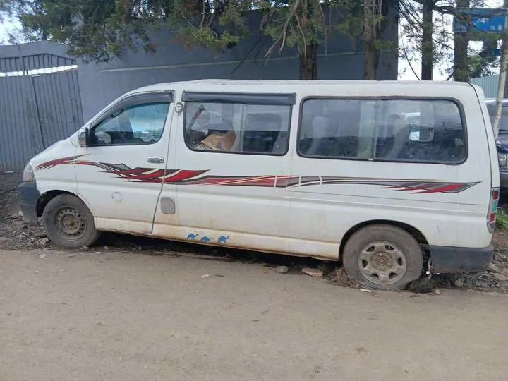 Toyota D4D 2008 Manual Van – photo 3