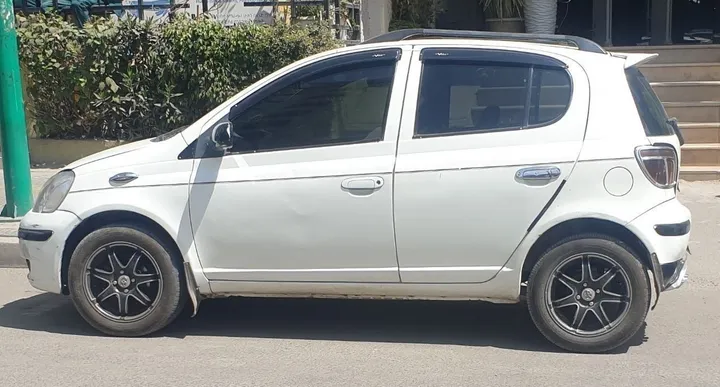 Toyota Vitz 2004 – photo 3