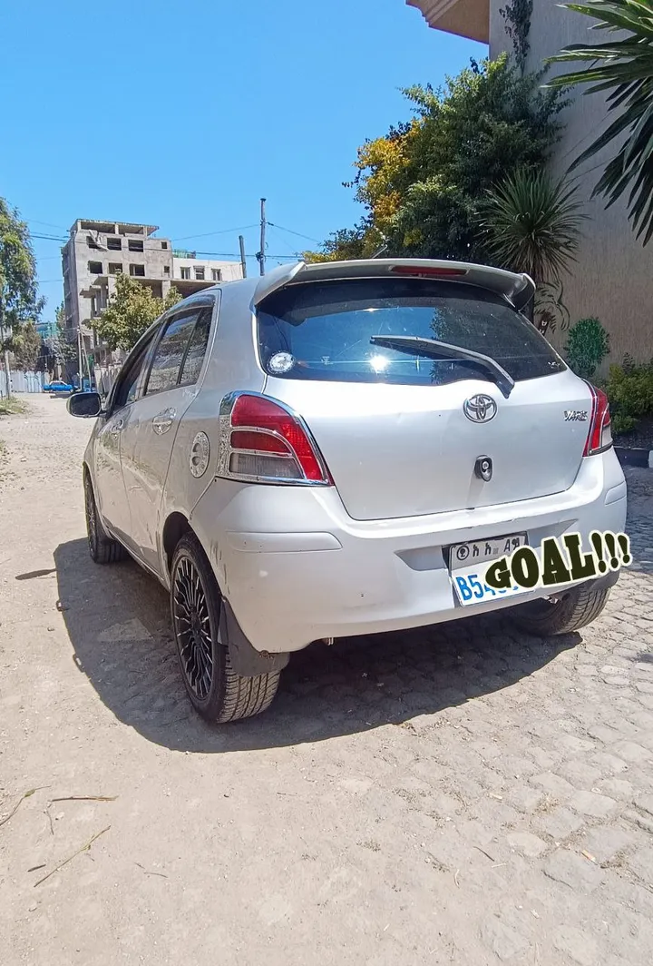 Toyota Yaris Compact 2010 – photo 5