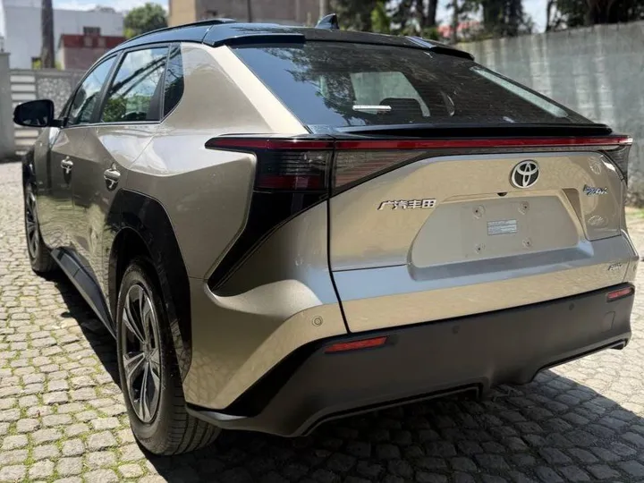 Toyota BZ4X EV 4WD Crossover – photo 9
