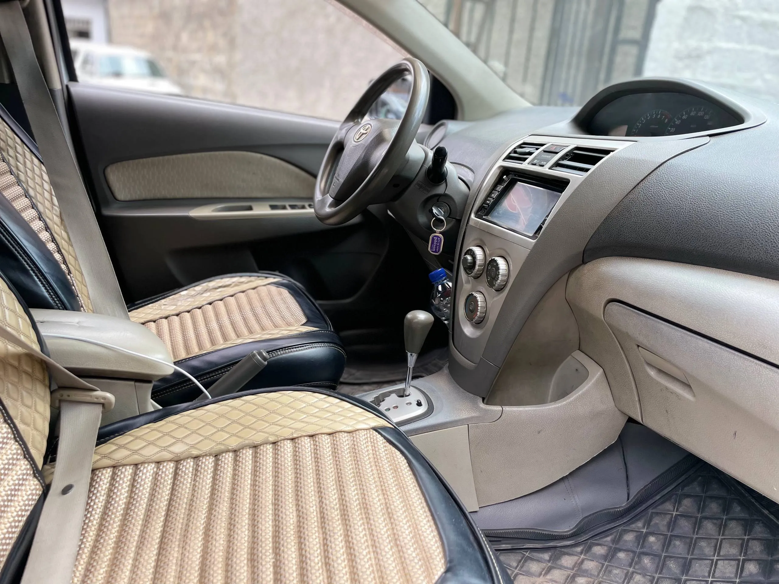 Toyota Yaris Belta 2010 Automatic – photo 4
