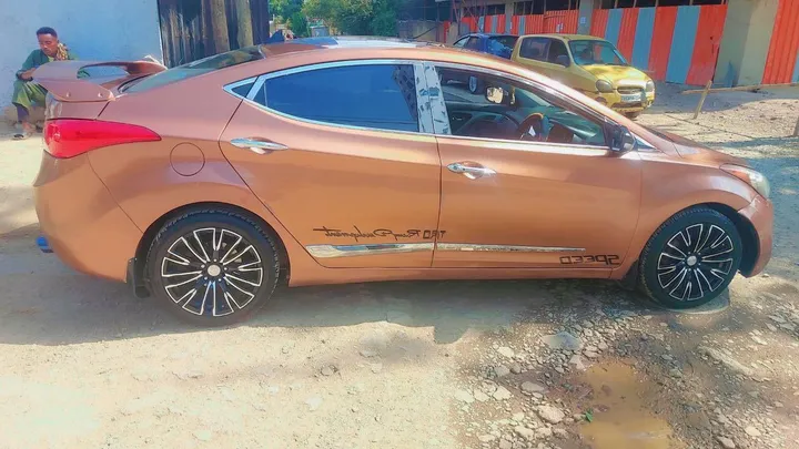 Hyundai Sedan 2011 Code 2 – photo 3