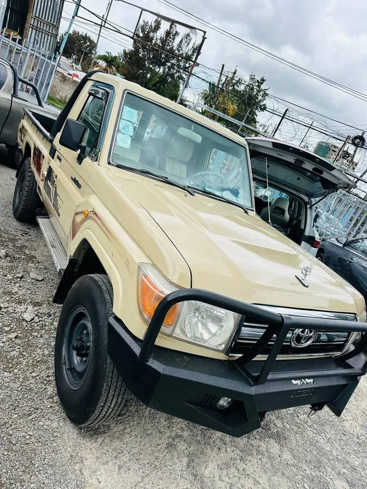 Toyota Land Cruiser Single 2010 – photo 6