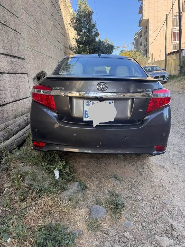 Toyota Yaris 2014 Automatic Sedan – photo 3