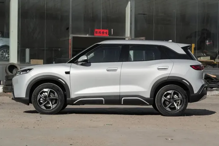 BYD Yuan Up 2025 – photo 3