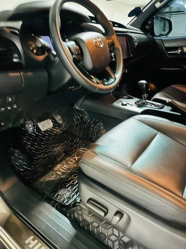 Toyota Hilux Invincible Hybrid 2025 – photo 5