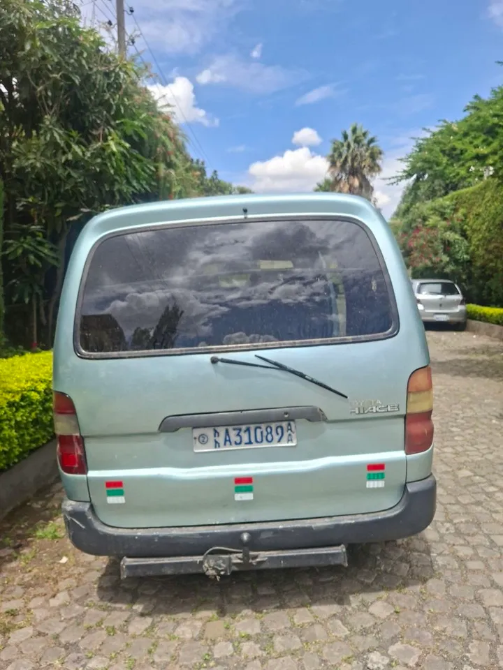 1997 Toyota Hiace 2L Manual Van – photo 7