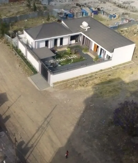 Modern L-Shape Villa House Summit – photo 3