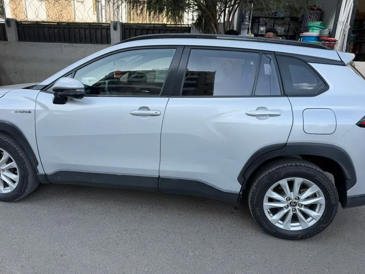 2023 Toyota Corolla Cross Hybrid – photo 3