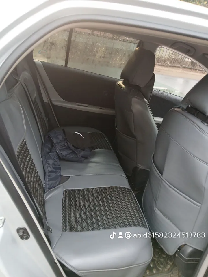 Toyota Yaris Compact 2010 Automatic – photo 3