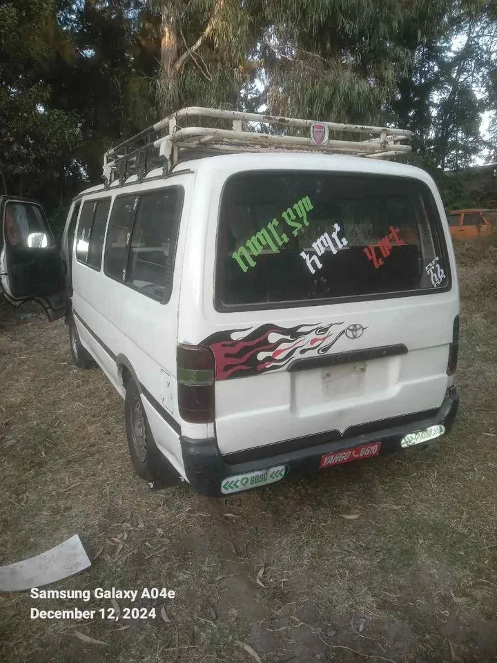 2004 Toyota Hiace Manual Van – photo 10