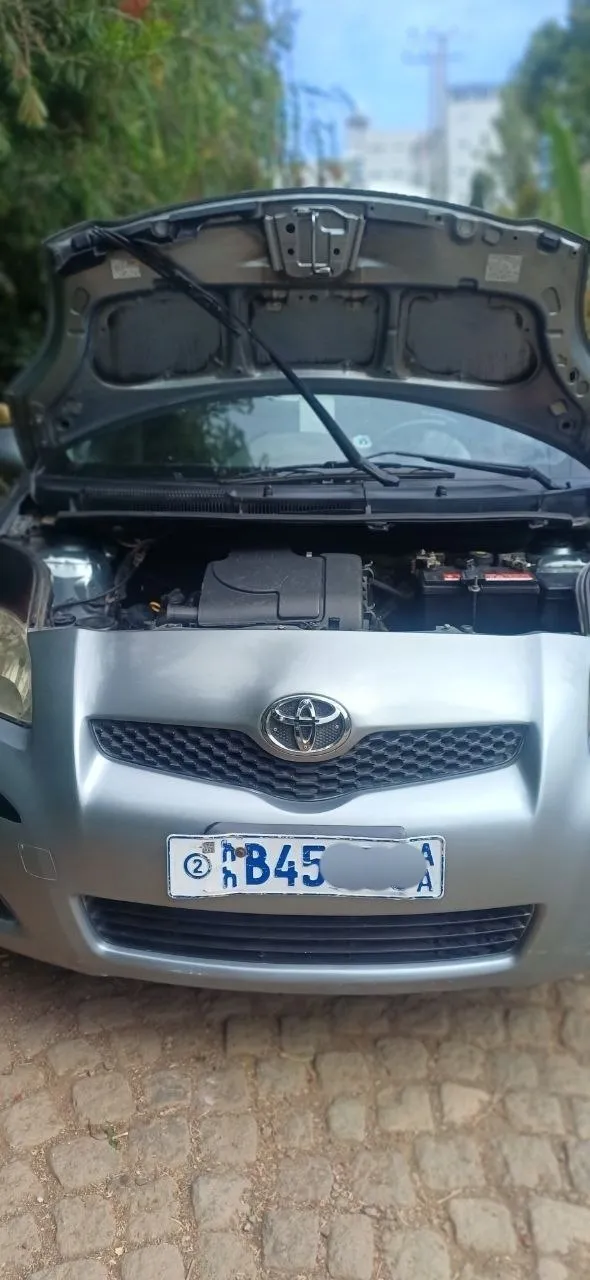 Toyota Yaris Compact 2010 Automatic – photo 3