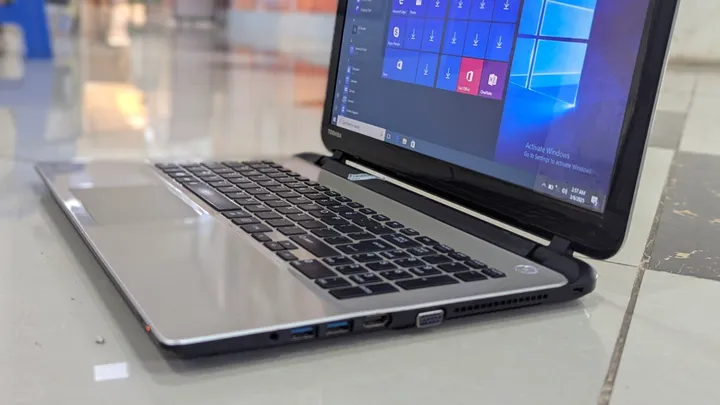 Toshiba C55 Intel Core i3 Laptop – photo 3