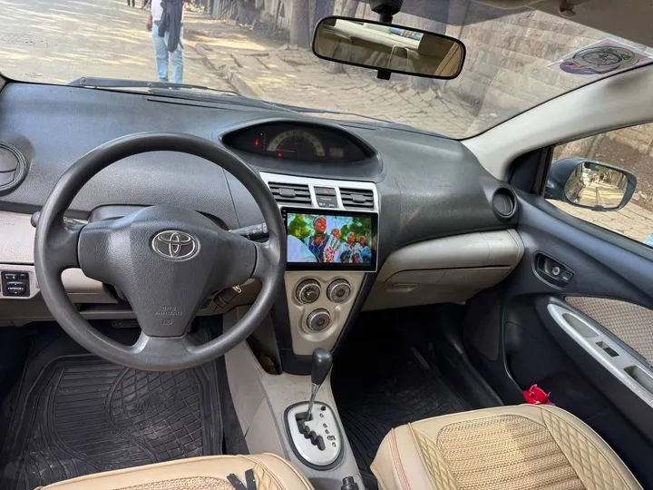 2009 Toyota Yaris Sedan – photo 4