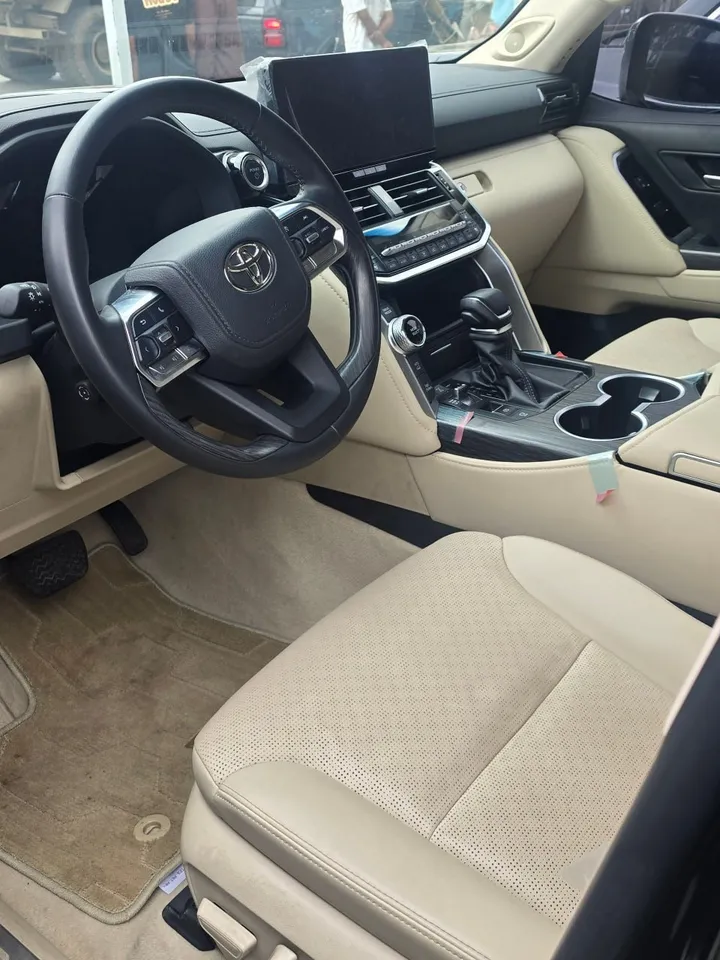 Toyota Landcruiser V6 VXR Hybrid – photo 3