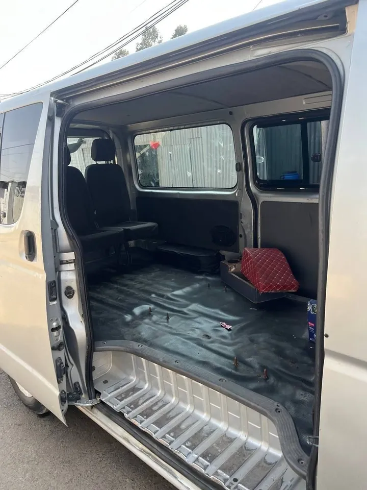 Toyota Hiace Van 2007 Automatic – photo 5