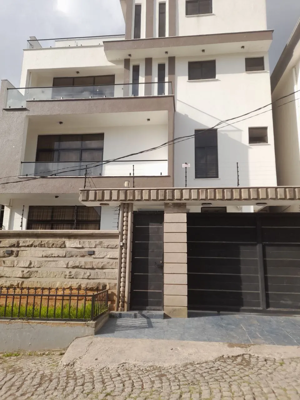Modern G+2 Half Terrace House – photo 3