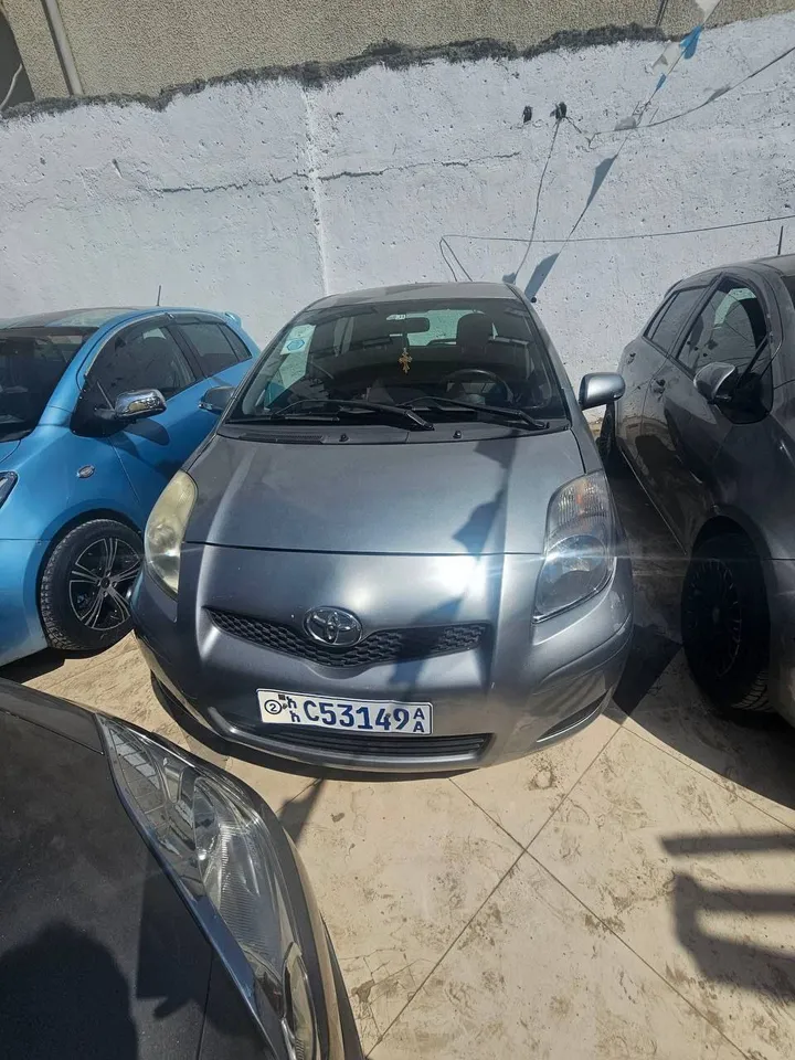 Toyota Yaris Compact 2010 – photo 3