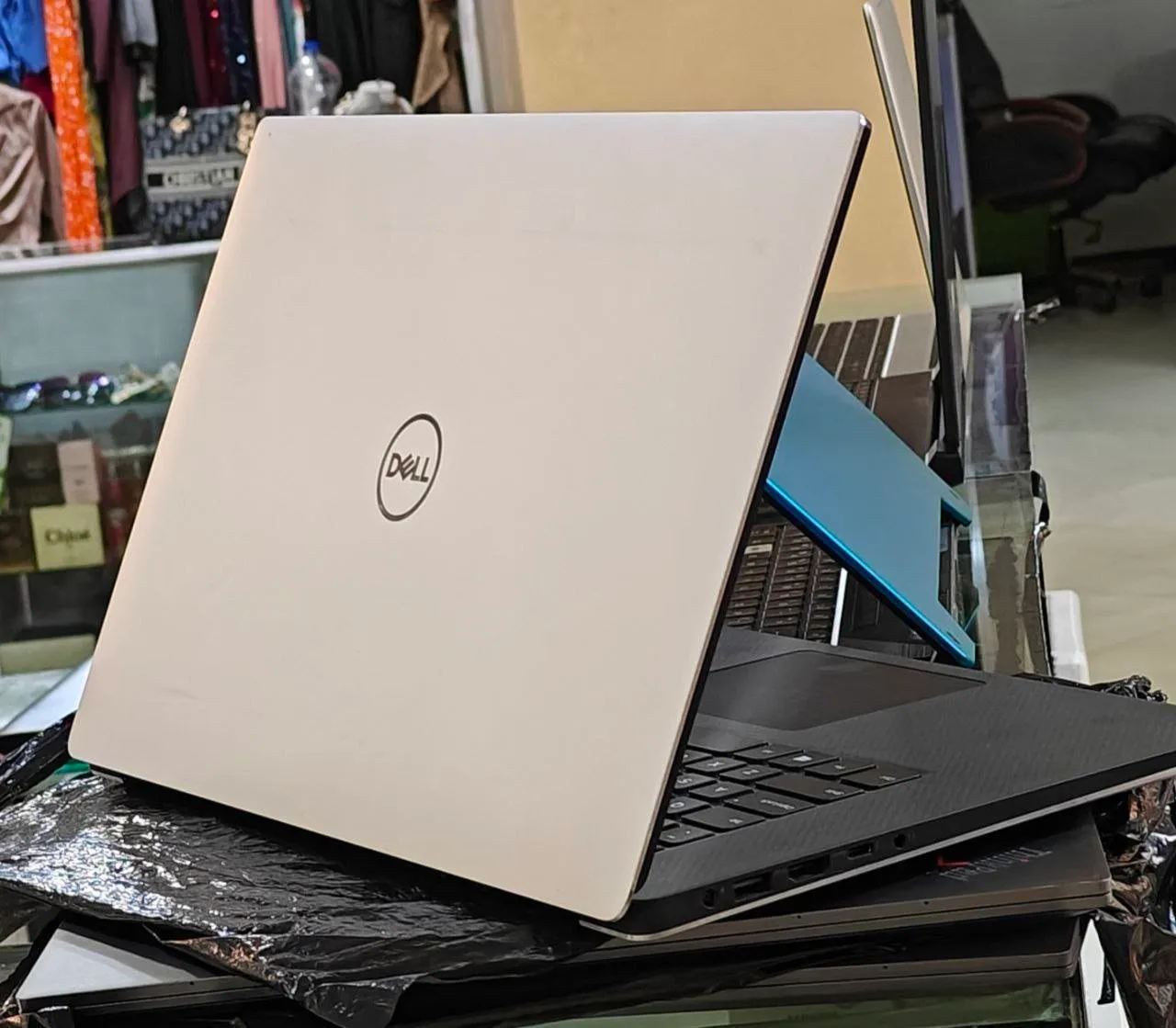 Dell Precision 5540 i7 Laptop – photo 4