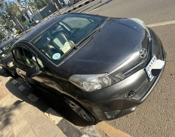 Toyota Yaris Compact 2012 – photo 5