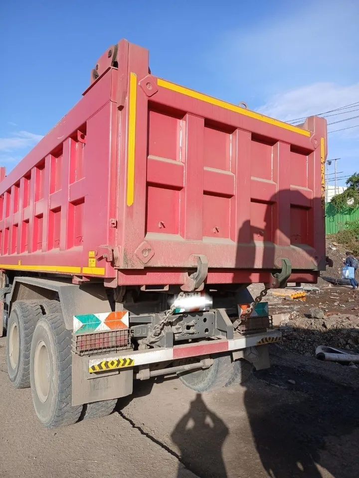 2025 Sinotruk Dump Truck A39 – photo 5