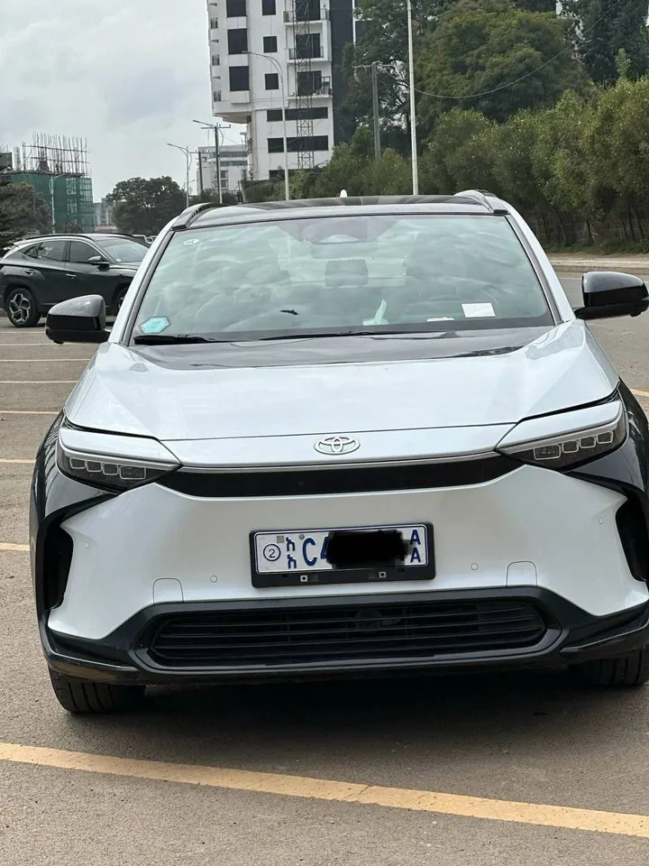Toyota BZ4X EV 2023 – photo 3