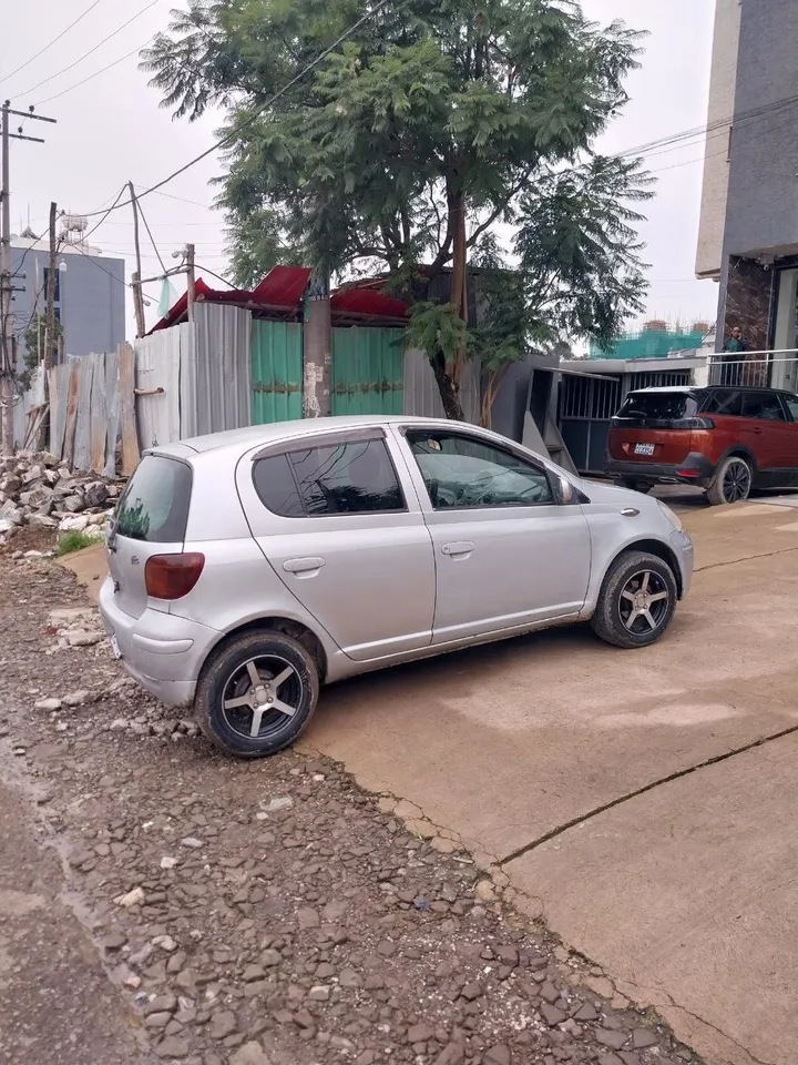 Toyota Vitz 2002 Automatic 1.0L – photo 3