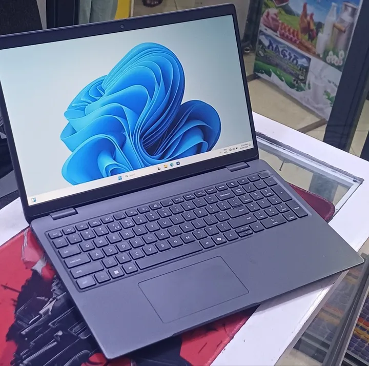 Dell Latitude 3550 Core i7 Laptop – photo 3