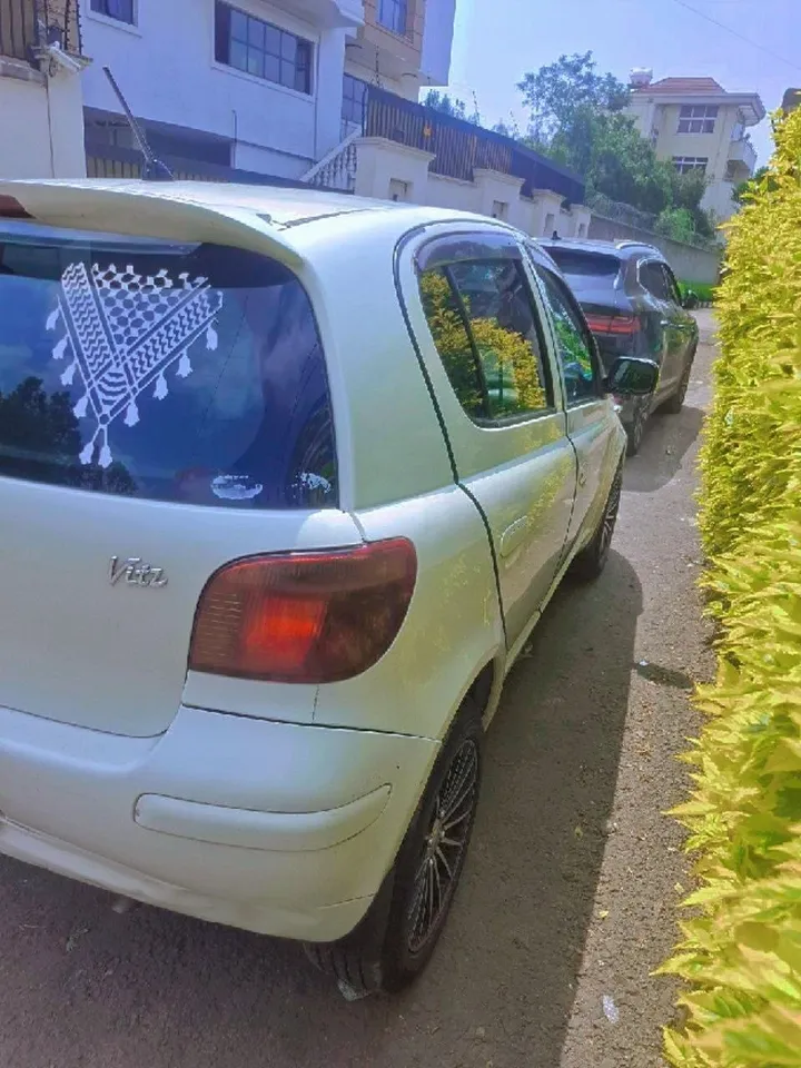 Toyota Vitz 2004 Automatic – photo 3