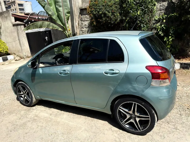 Toyota Yaris Compact 2009 – photo 8