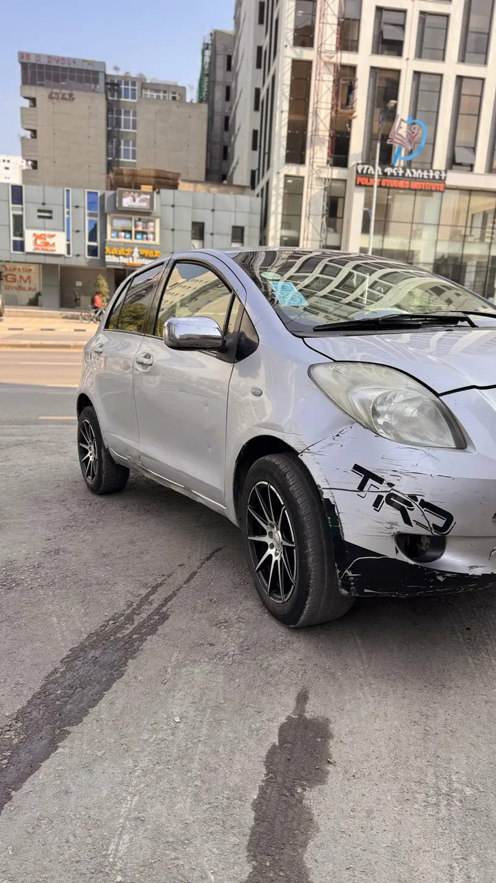 Toyota Yaris Compact 2007 Automatic – photo 3