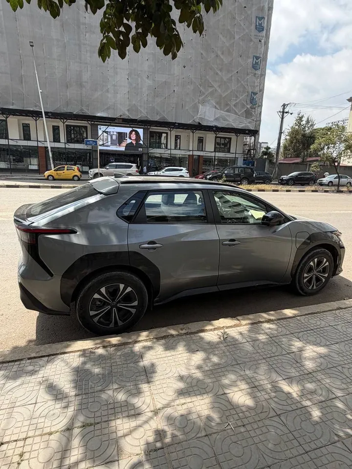 Toyota BZ4X EV 2023 – photo 3