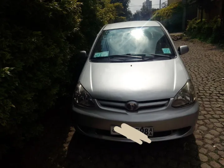 Toyota Sedan 2004 Model – photo 4