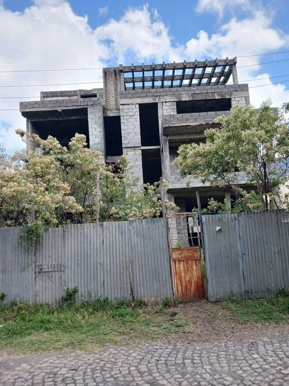 500 sqm B+G+3 House in Ayat – photo 3