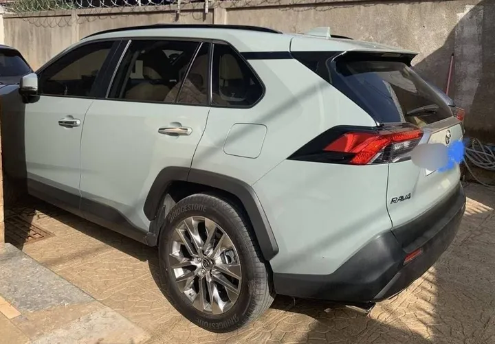 Toyota Rav4 2021 AWD SUV – photo 4