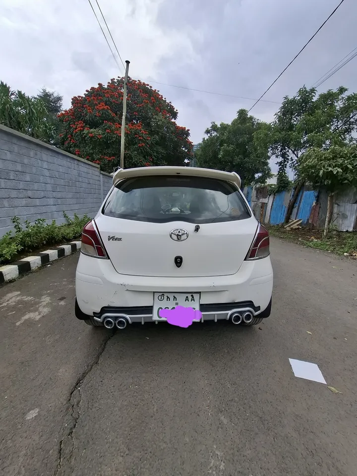 Toyota Yaris Compact 2010 – photo 4