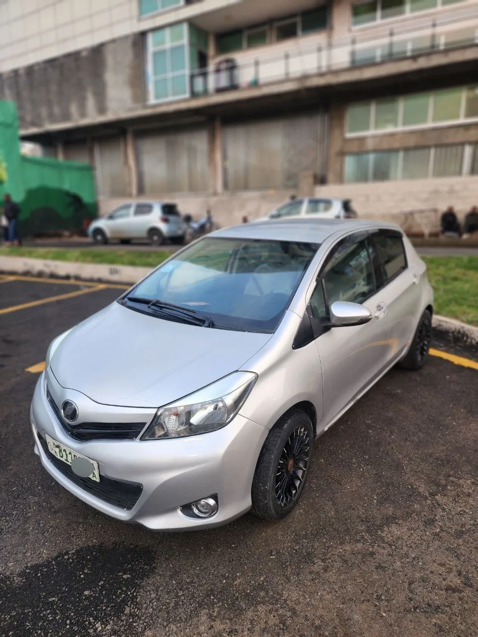 Toyota Yaris Compact 2011 – photo 3
