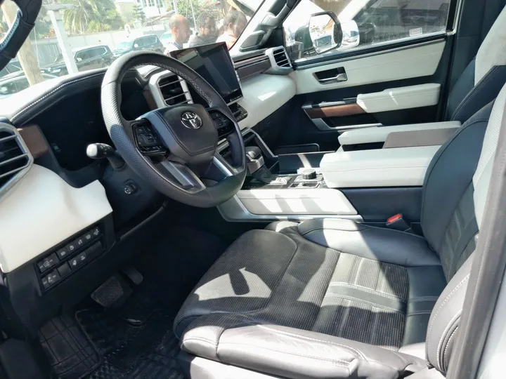 Toyota Sequoia Hybrid 2023 – photo 4
