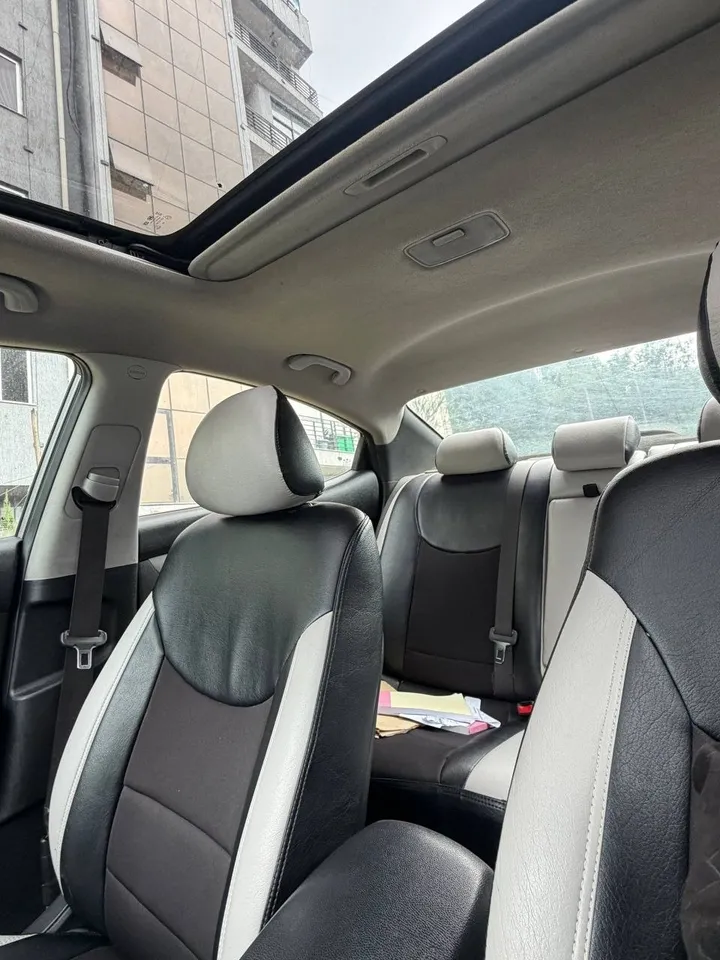 Hyundai Elantra 2015 Automatic – photo 4