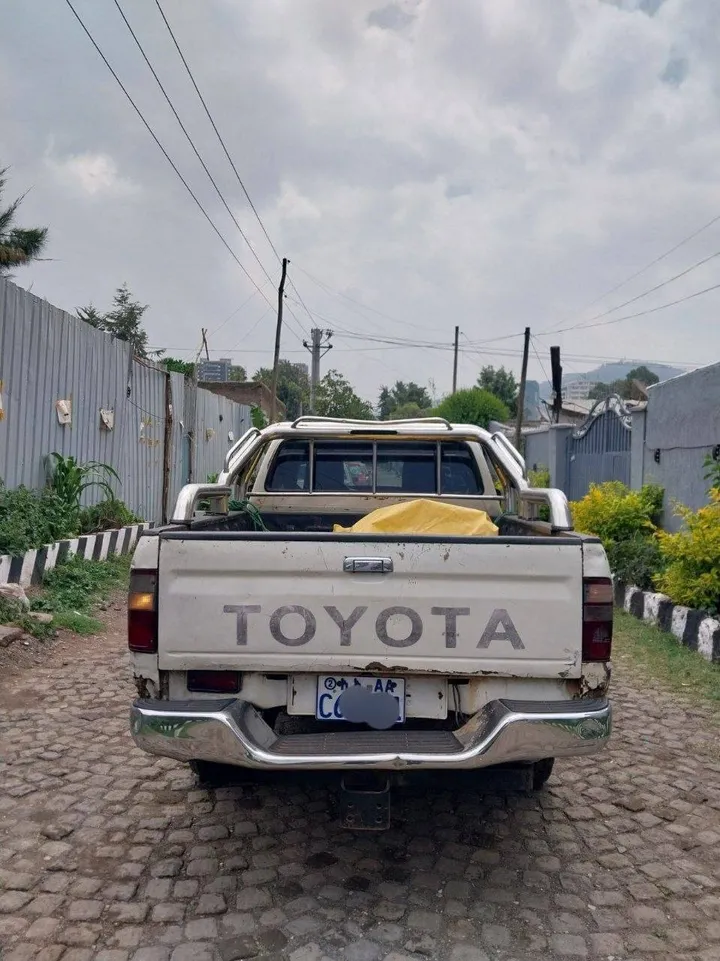 Toyota Hilux 2004 Manual – photo 6