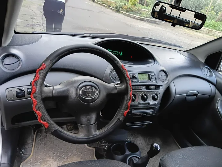 Toyota Vitz Yaris 2004 Manual – photo 4