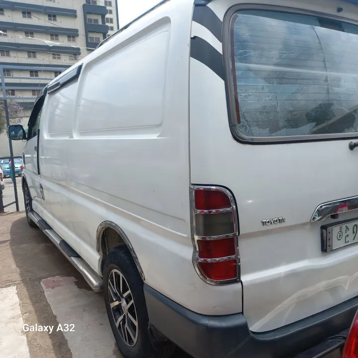 Toyota D4D Van 2005 Manual – photo 4