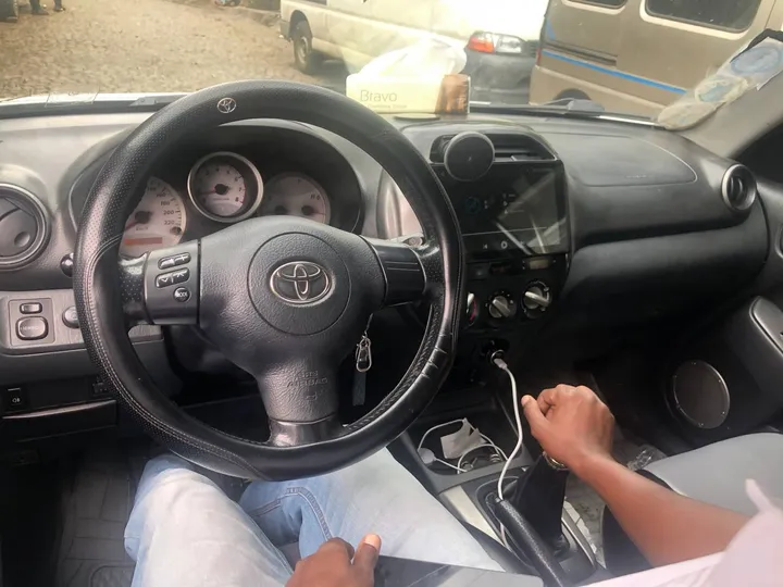 Toyota RAV4 2005 Manual – photo 7