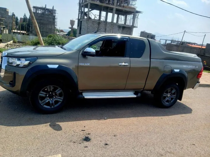 Toyota Hilux Invincible 2021 – photo 6