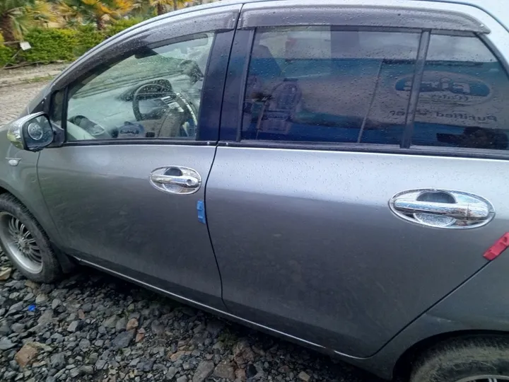 Toyota Yaris Compact 2007 Automatic – photo 3